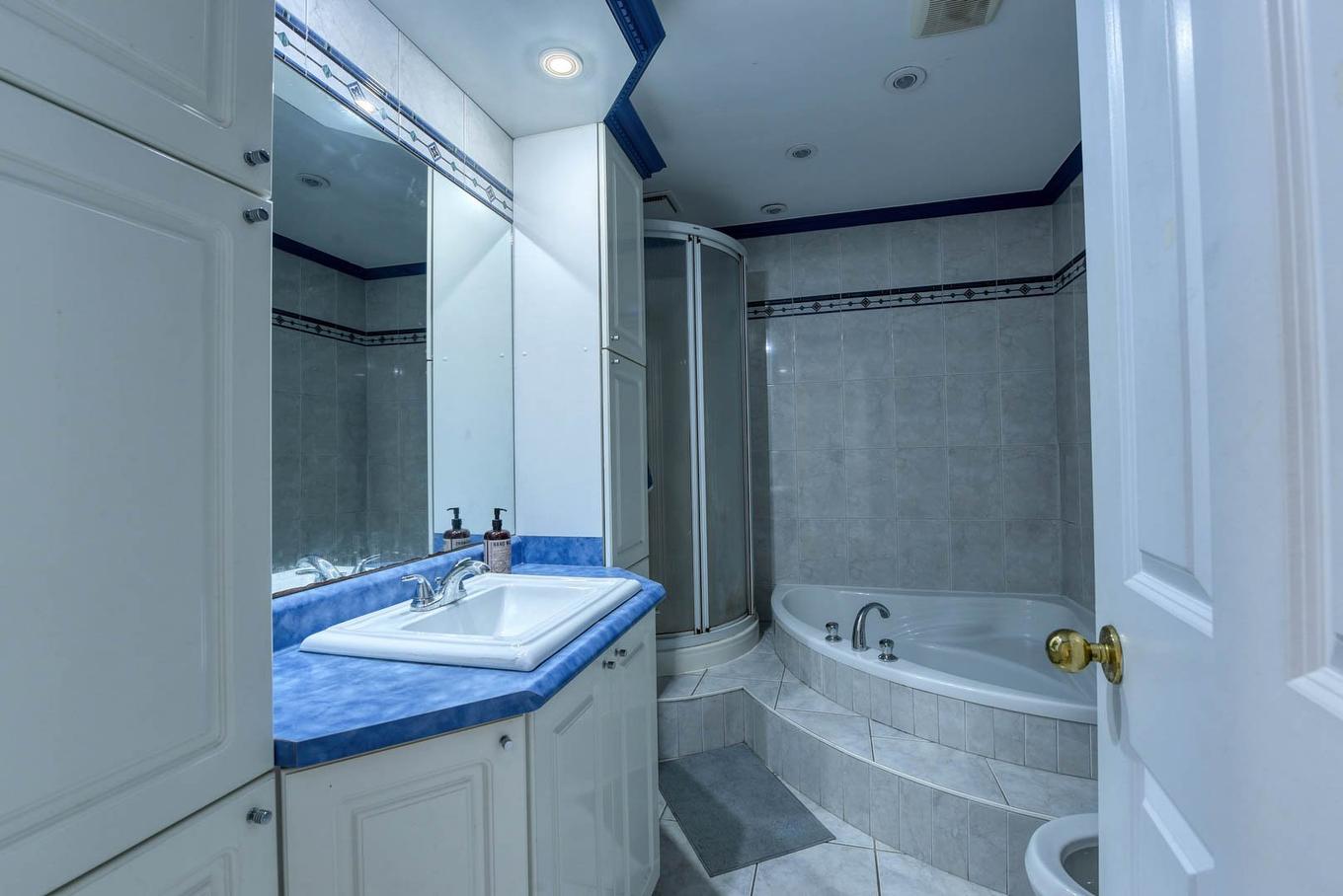 Bathroom - 7294 - 7298 Av. Christophe-Colomb, Montréal (Villeray/Saint-Michel/Parc-Extension), QC - Indoor Photo Showing Bathroom