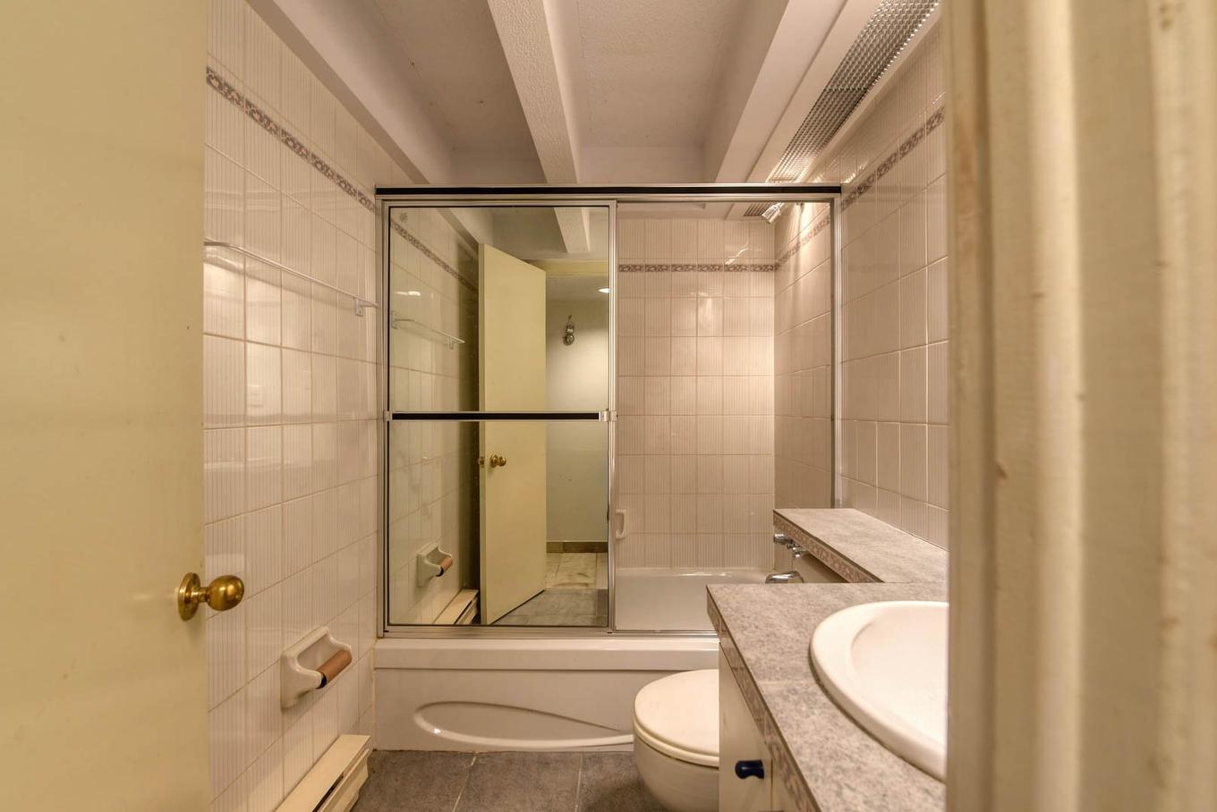 Bathroom - 7294 - 7298 Av. Christophe-Colomb, Montréal (Villeray/Saint-Michel/Parc-Extension), QC - Indoor Photo Showing Bathroom