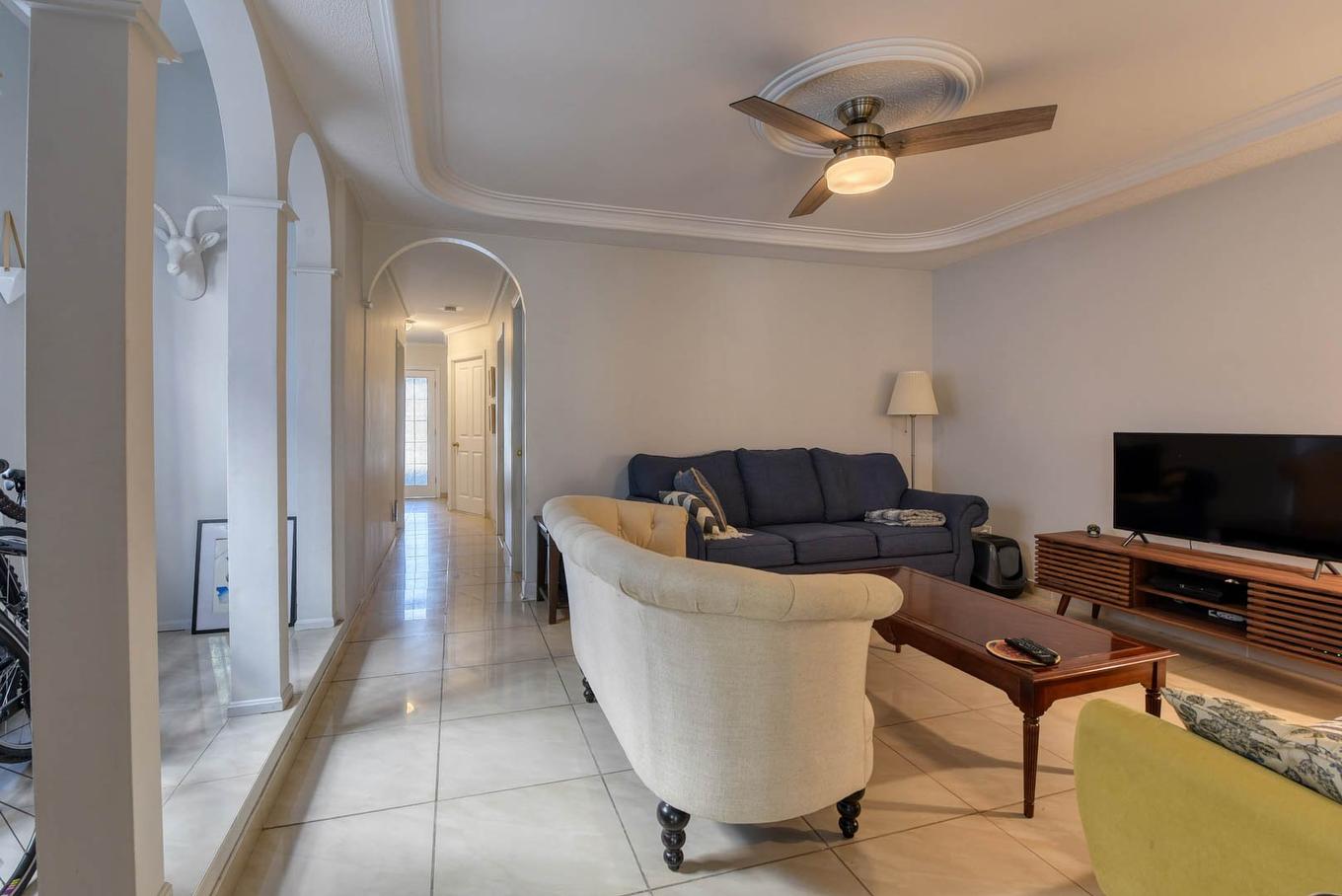 Family room - 7294 - 7298 Av. Christophe-Colomb, Montréal (Villeray/Saint-Michel/Parc-Extension), QC - Indoor Photo Showing Living Room