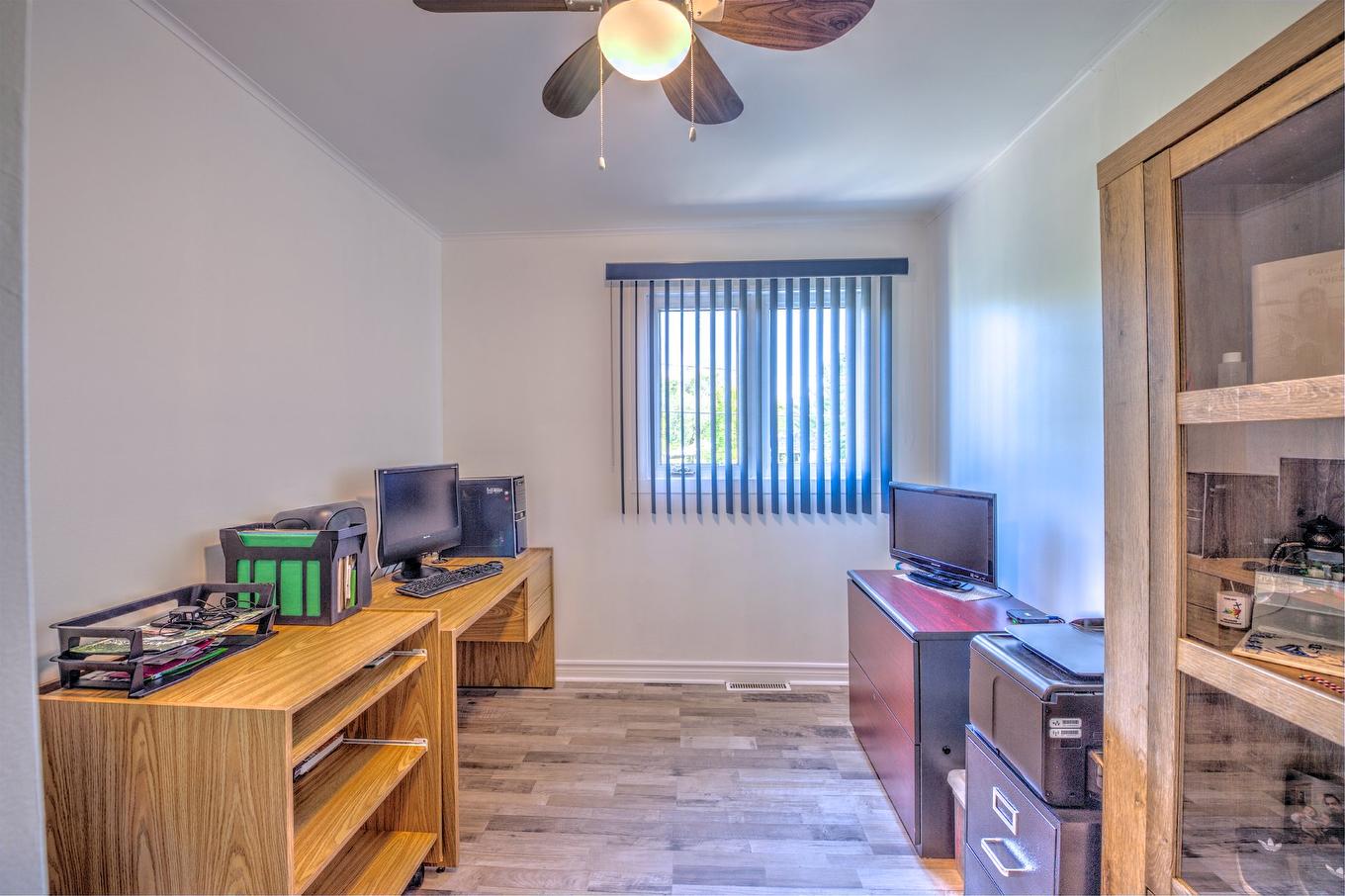 Office - 5944 Rue Morin, Val-Morin, QC - Indoor