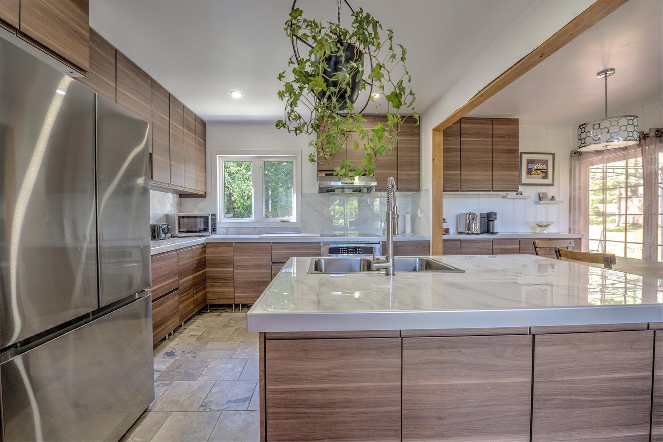 Kitchen - 5944 Rue Morin, Val-Morin, QC - Indoor Photo Showing Kitchen With Double Sink