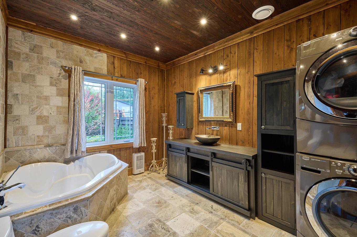 Bathroom - 22 Ch. Sigouin, Saint-Donat, QC - Indoor Photo Showing Laundry Room