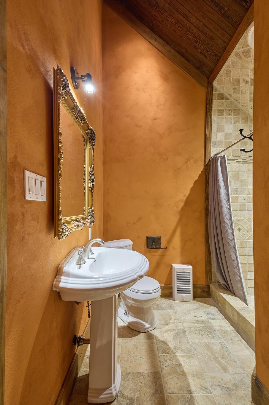 Bathroom - 22 Ch. Sigouin, Saint-Donat, QC - Indoor Photo Showing Bathroom