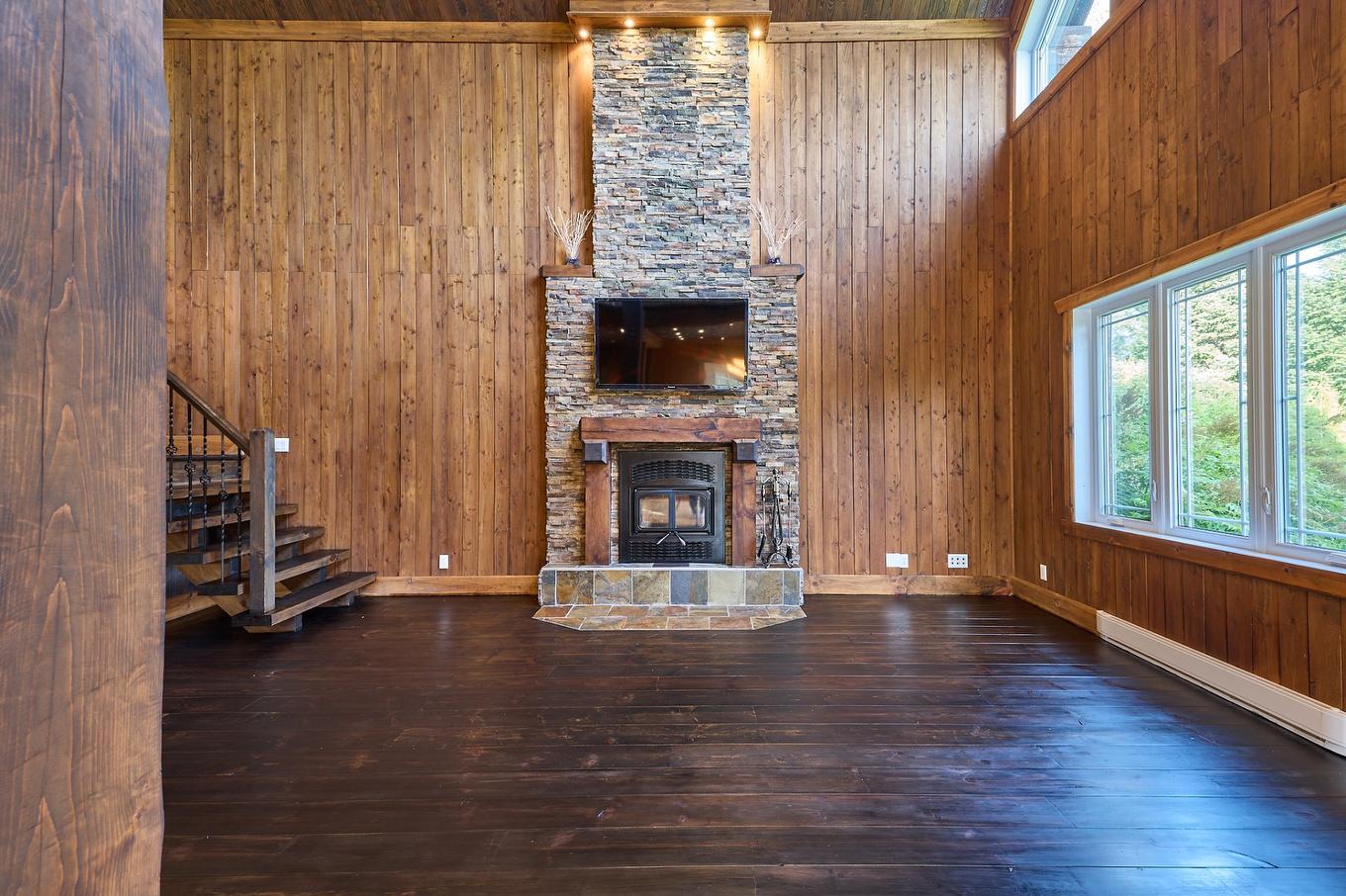 Living room - 22 Ch. Sigouin, Saint-Donat, QC - Indoor With Fireplace