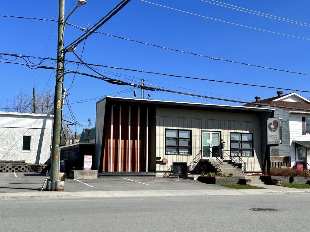 Façade - 327 Rue Labbé, Thetford Mines, QC - Outdoor