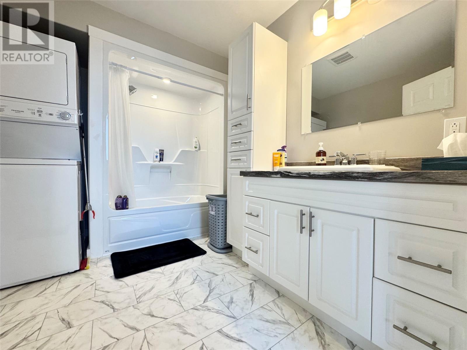 105 Bob Clark Drive, Campbellton, NL - Indoor Photo Showing Bathroom