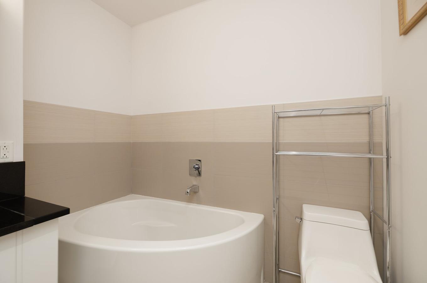 Salle de bains - 102-3300 Boul. Cavendish, Montréal (Côte-Des-Neiges/Notre-Dame-De-Grâce), QC - Indoor Photo Showing Bathroom