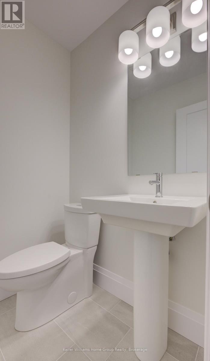 31 Nicholas Way, Guelph (Victoria North), ON - Indoor Photo Showing Bathroom