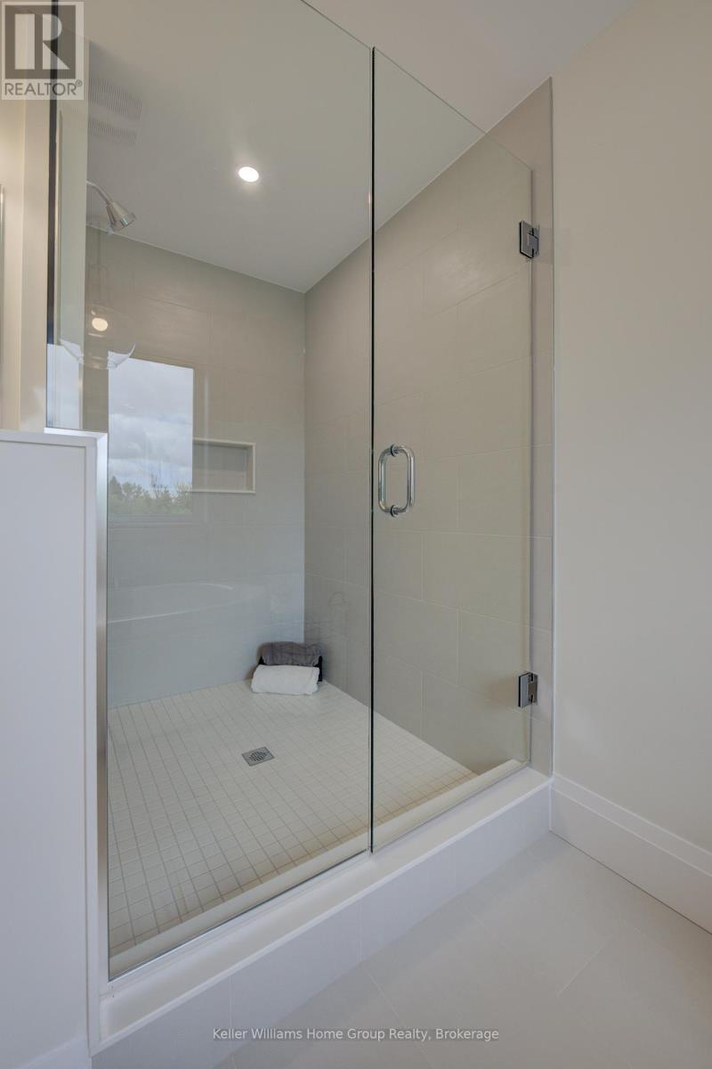 31 Nicholas Way, Guelph (Victoria North), ON - Indoor Photo Showing Bathroom