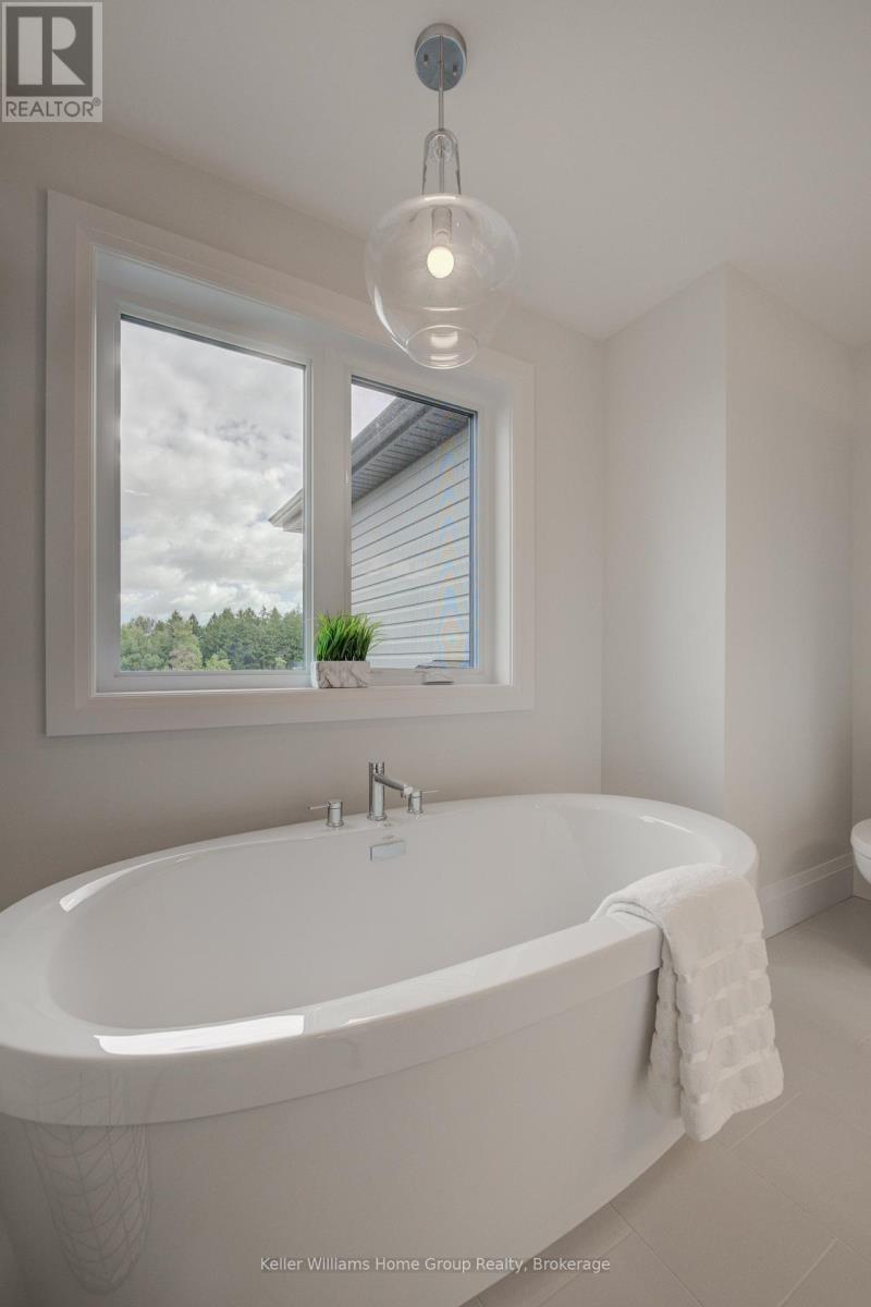 31 Nicholas Way, Guelph (Victoria North), ON - Indoor Photo Showing Bathroom