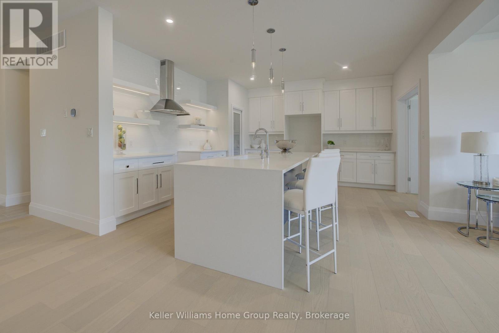 31 Nicholas Way, Guelph (Victoria North), ON - Indoor Photo Showing Kitchen With Upgraded Kitchen
