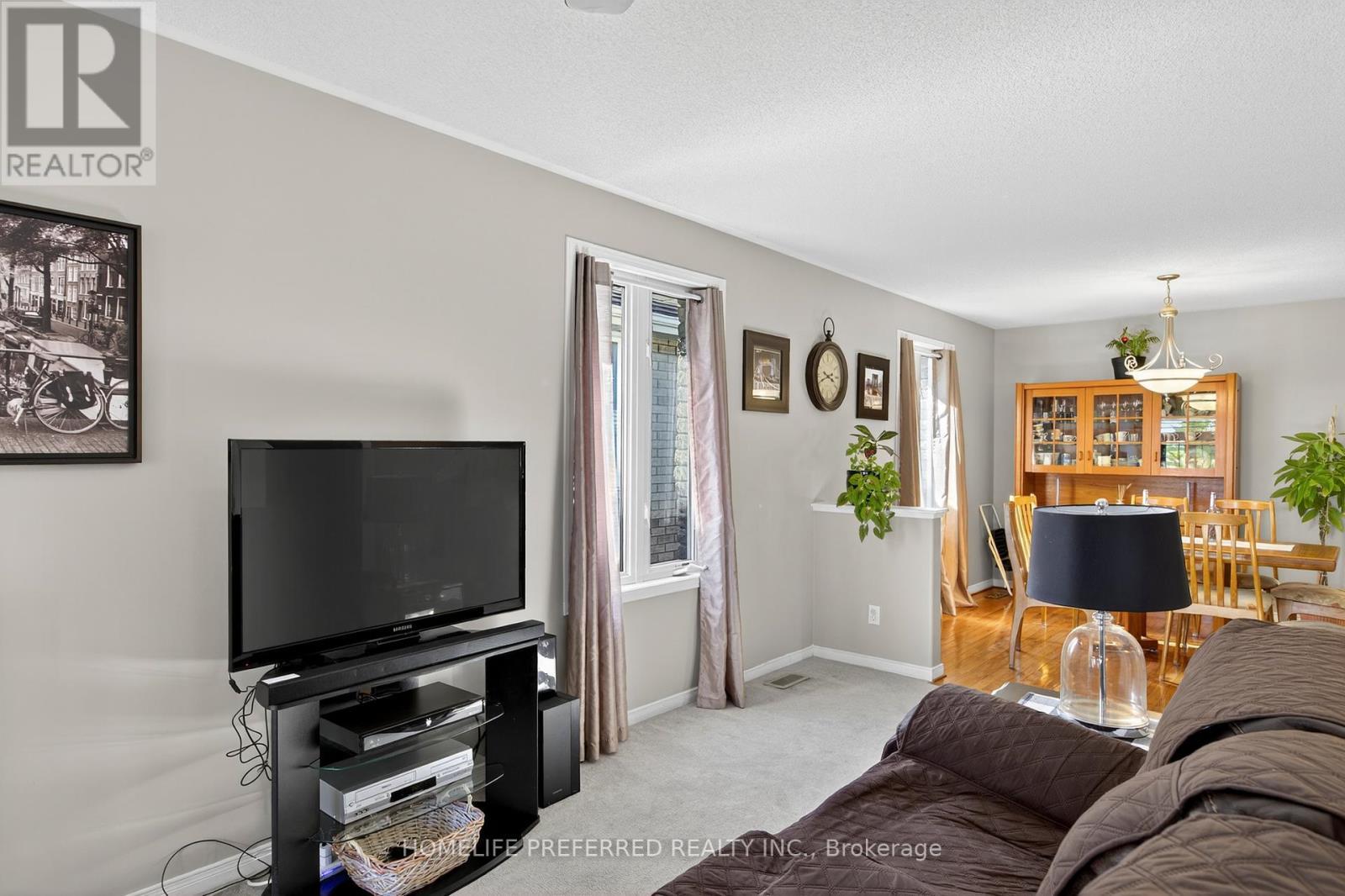 955 Ralphson Crescent, Peterborough (Otonabee Ward 1), ON - Indoor Photo Showing Living Room