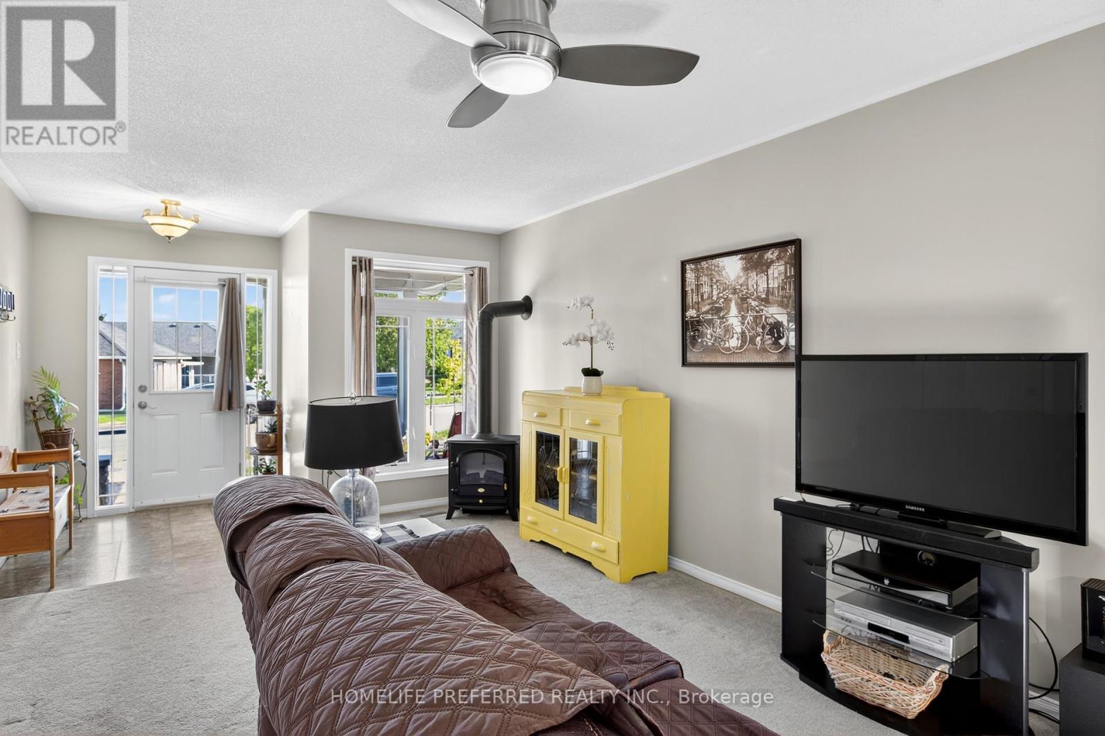 955 Ralphson Crescent, Peterborough (Otonabee Ward 1), ON - Indoor Photo Showing Living Room