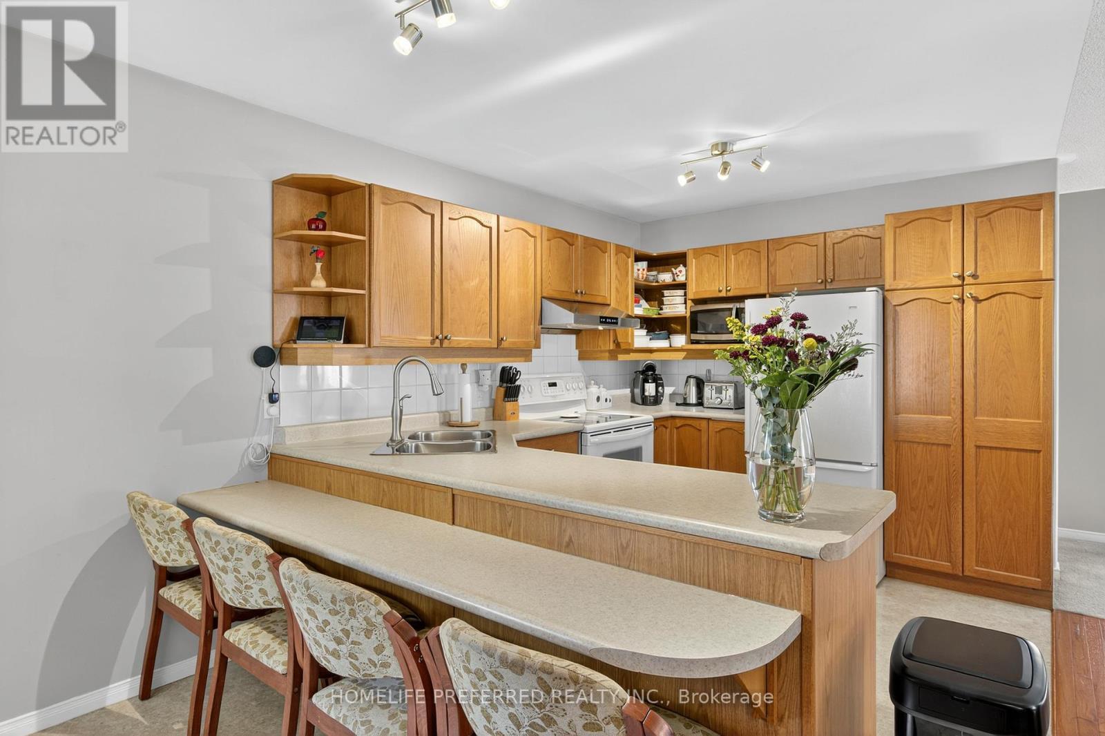 955 Ralphson Crescent, Peterborough (Otonabee Ward 1), ON - Indoor Photo Showing Kitchen With Double Sink