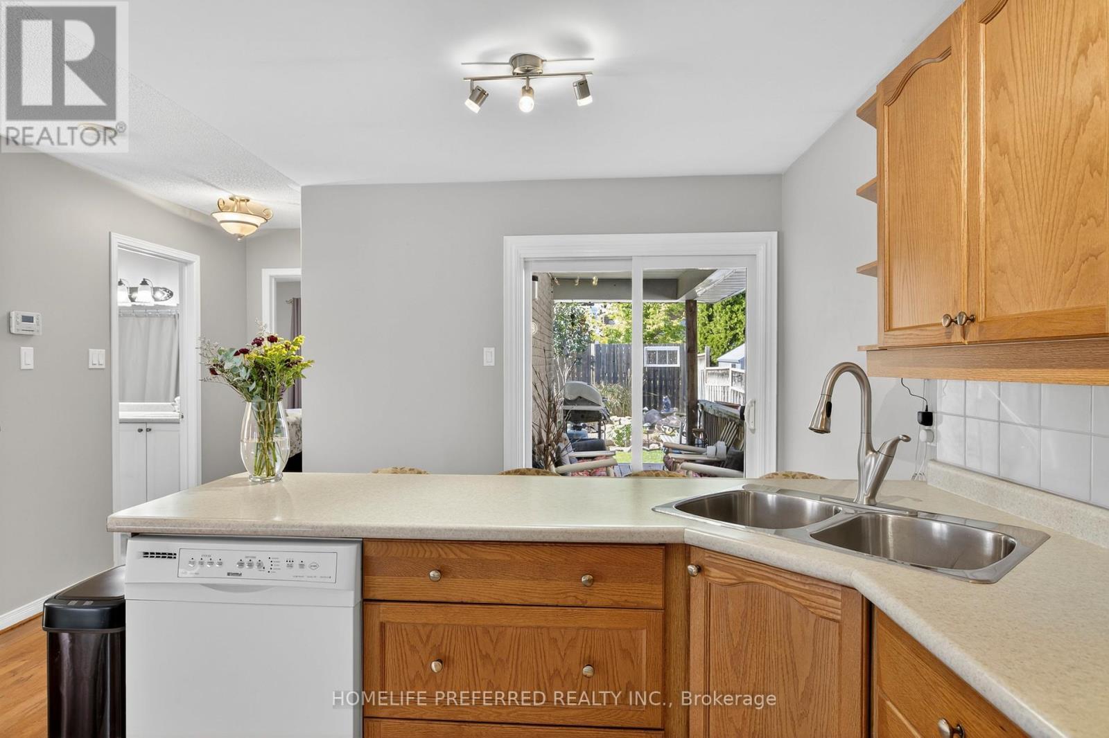 955 Ralphson Crescent, Peterborough (Otonabee Ward 1), ON - Indoor Photo Showing Kitchen With Double Sink