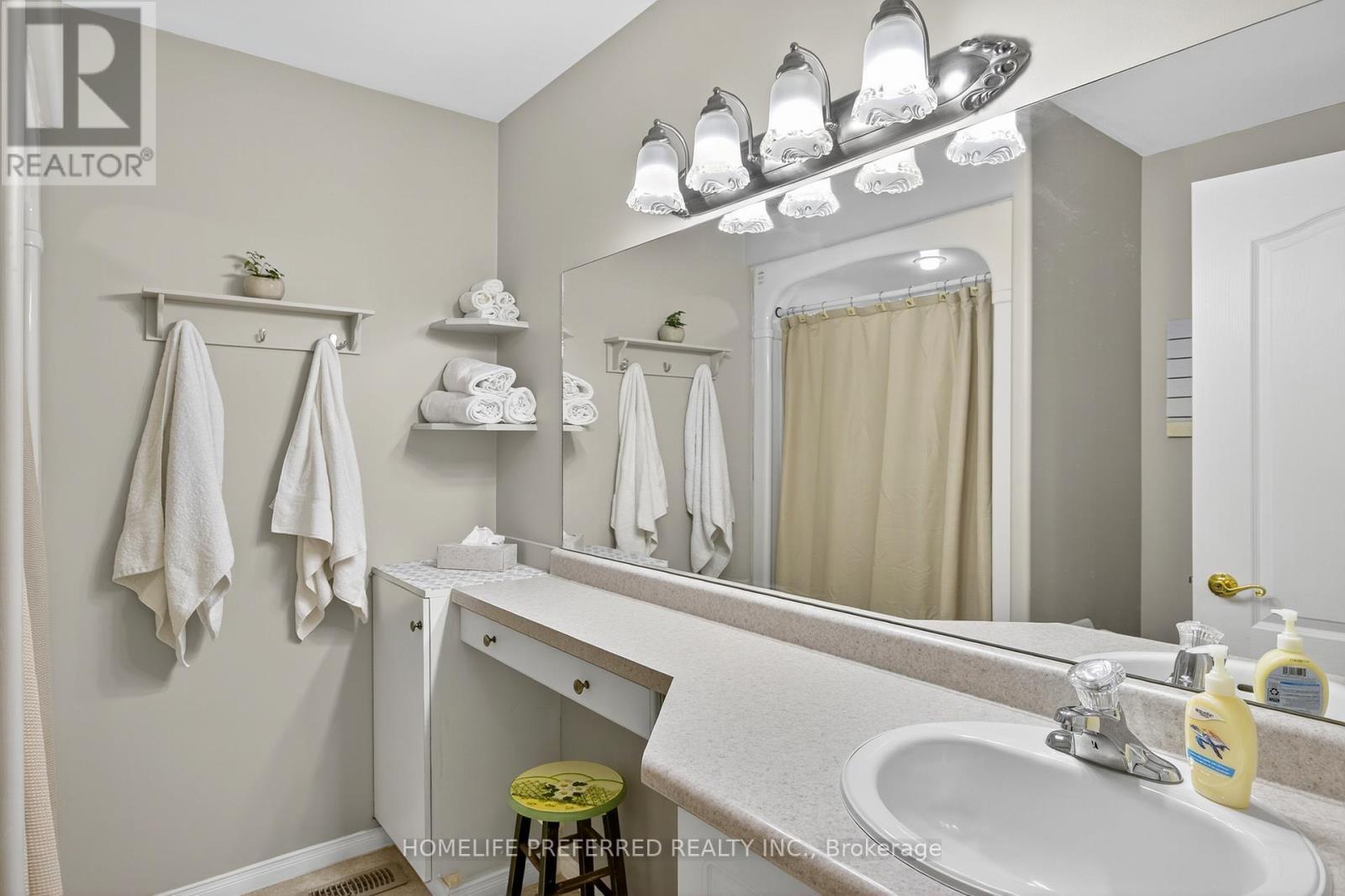 955 Ralphson Crescent, Peterborough (Otonabee Ward 1), ON - Indoor Photo Showing Bathroom