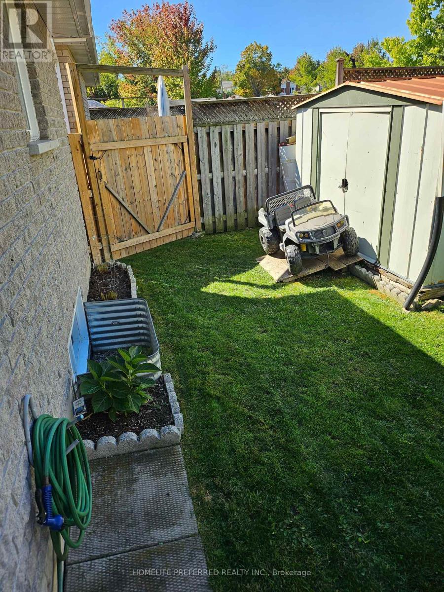 955 Ralphson Crescent, Peterborough (Otonabee Ward 1), ON - Outdoor