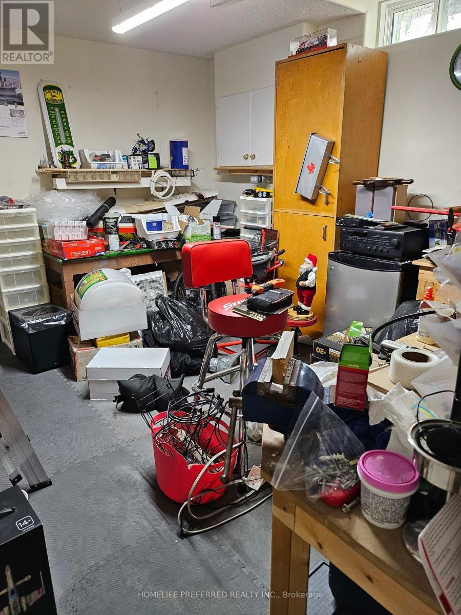 955 Ralphson Crescent, Peterborough (Otonabee Ward 1), ON - Indoor