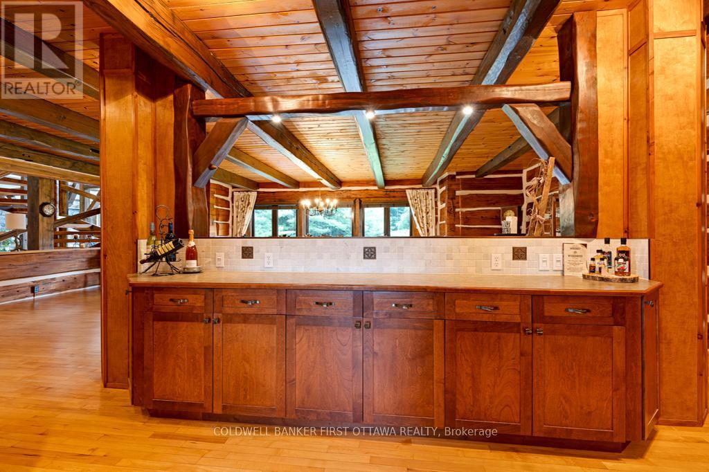 Breakfast bar includes Butler's pantry - 2499 Bathurst Concession 2 Road, Tay Valley, ON - Indoor