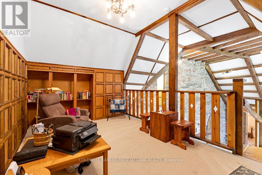 Upstairs library loft - 2499 Bathurst Concession 2 Road, Tay Valley, ON - Indoor Photo Showing Other Room