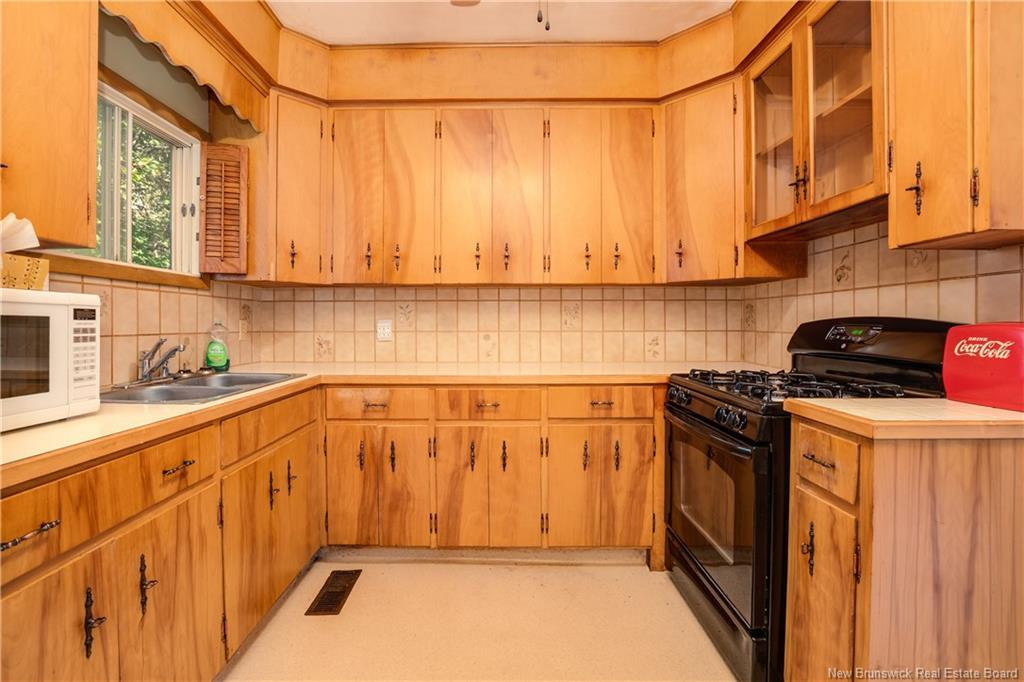 17-19 Academy, Hillsborough, NB