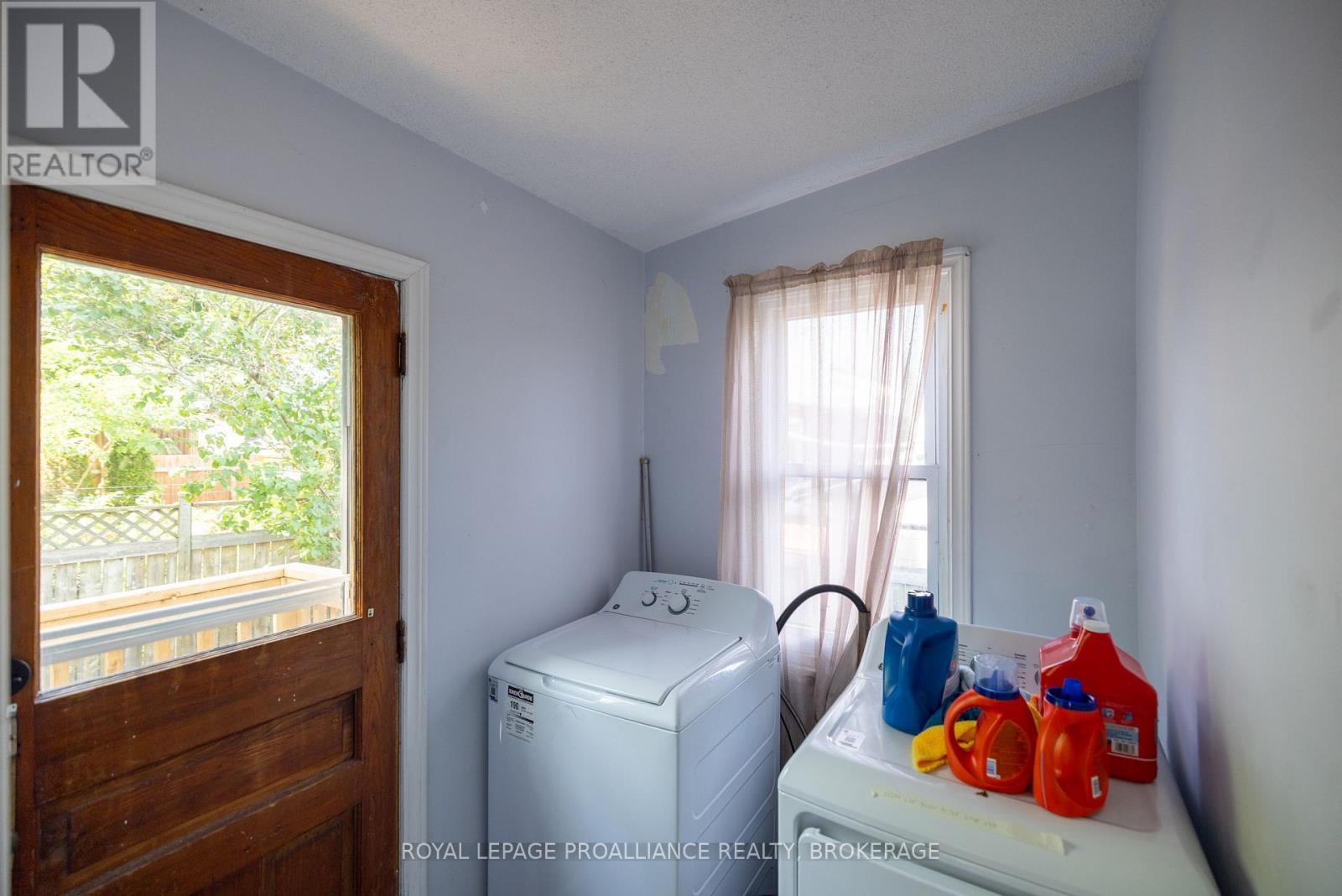 138 Chatham Street, Kingston (East Of Sir John A. Blvd), ON - Indoor