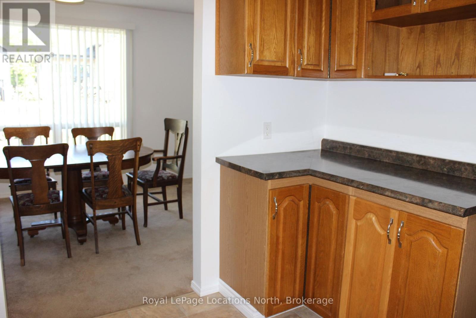 112 Smallman Drive, Wasaga Beach, ON - Indoor Photo Showing Dining Room