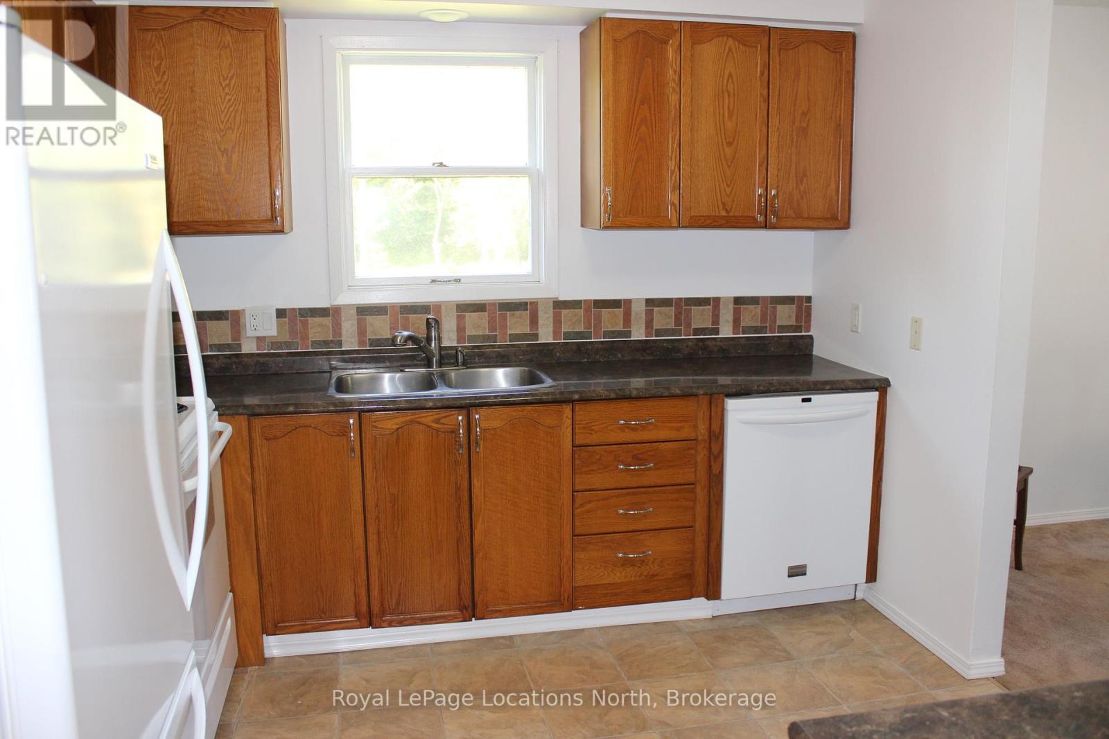112 Smallman Drive, Wasaga Beach, ON - Indoor Photo Showing Kitchen With Double Sink