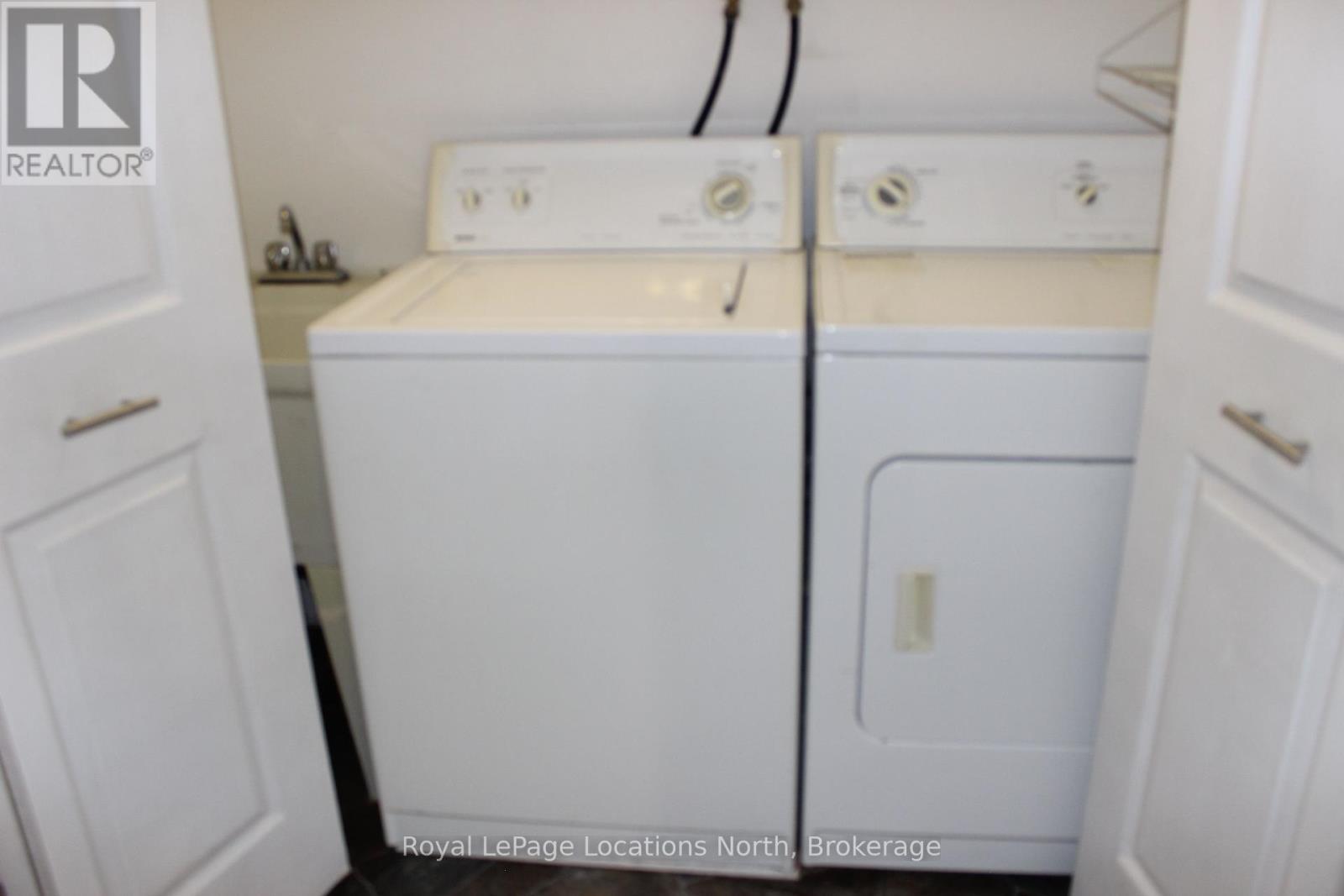 112 Smallman Drive, Wasaga Beach, ON - Indoor Photo Showing Laundry Room