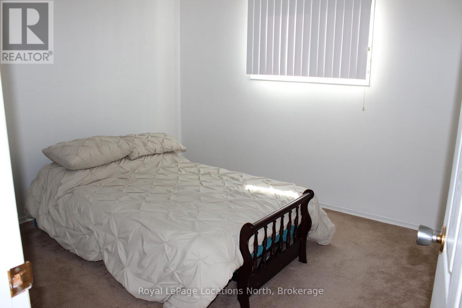 112 Smallman Drive, Wasaga Beach, ON - Indoor Photo Showing Bedroom