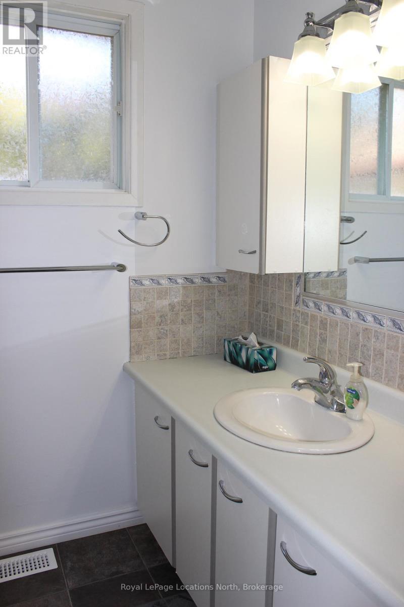 112 Smallman Drive, Wasaga Beach, ON - Indoor Photo Showing Bathroom