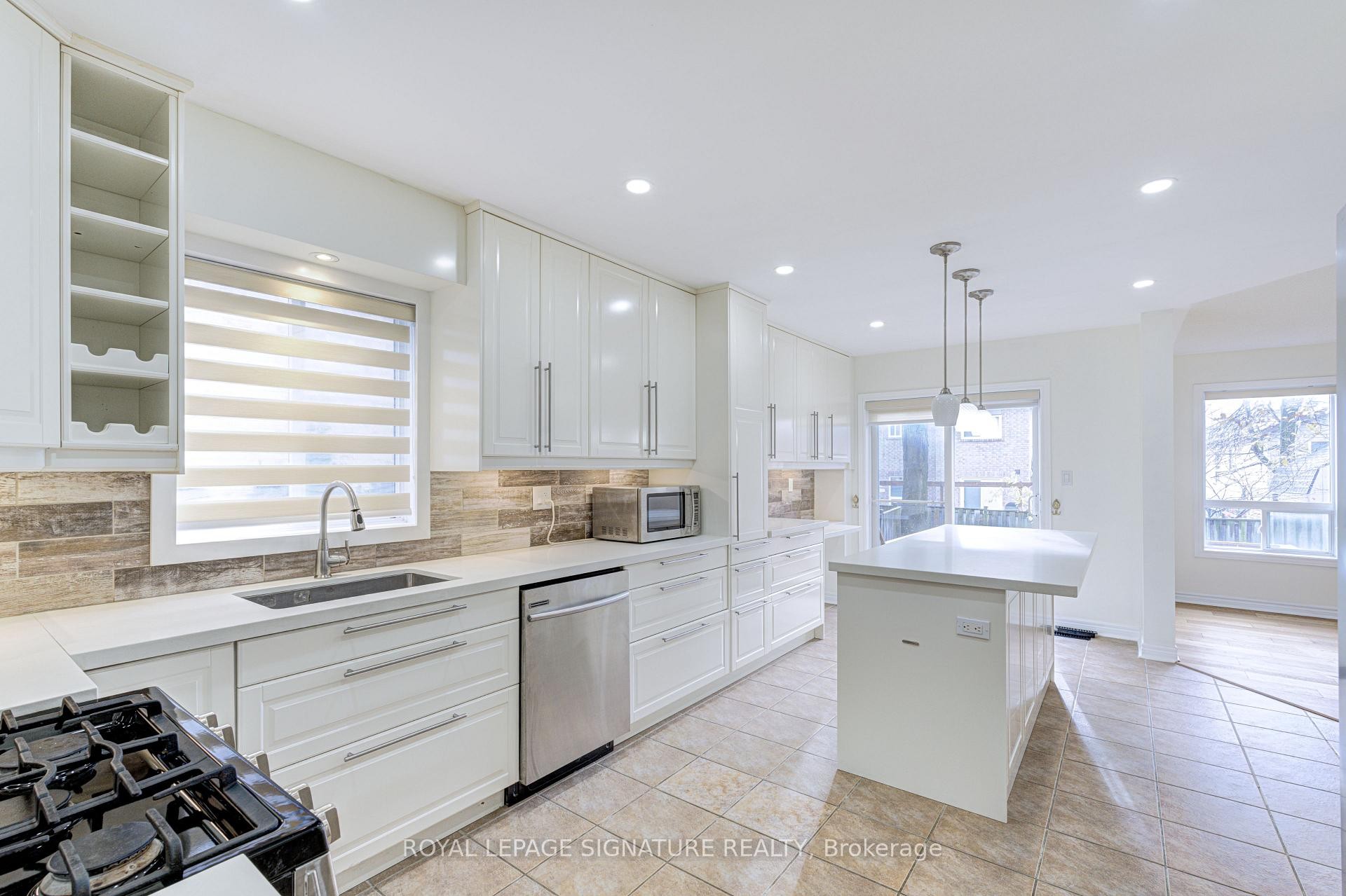 47 Lake Crescent, Barrie, ON - Indoor Photo Showing Kitchen With Upgraded Kitchen