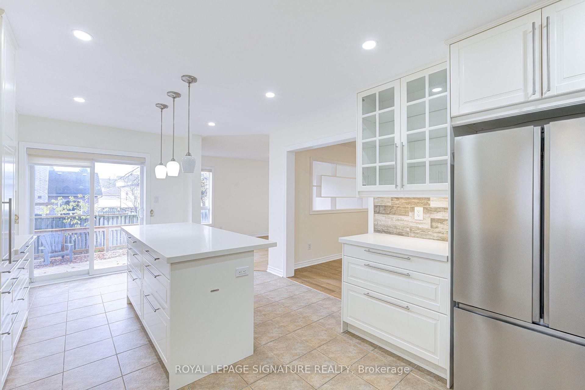47 Lake Crescent, Barrie, ON - Indoor Photo Showing Kitchen With Upgraded Kitchen