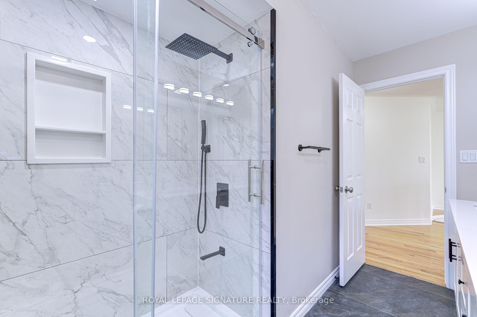 47 Lake Crescent, Barrie, ON - Indoor Photo Showing Bathroom