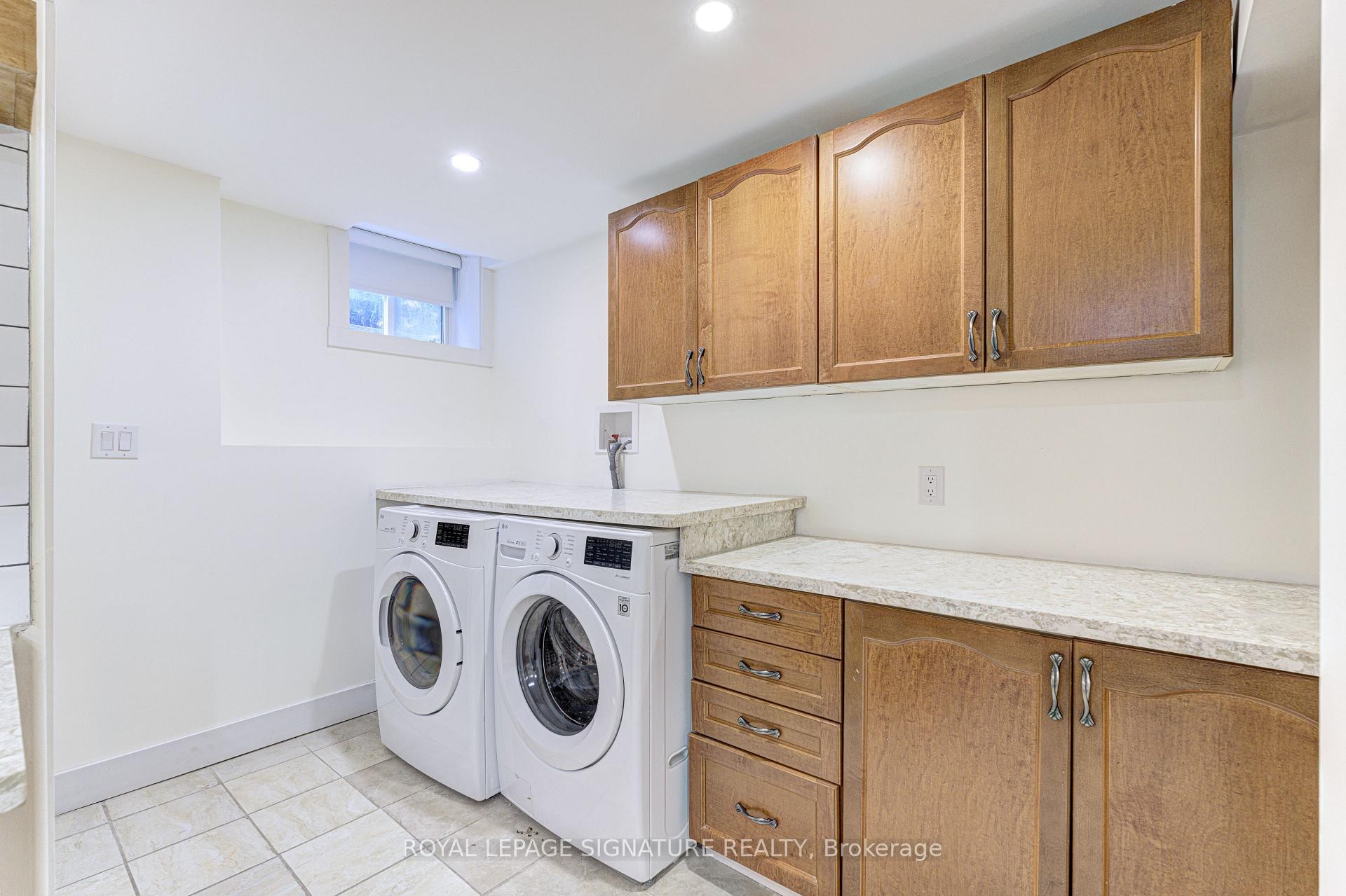 47 Lake Crescent, Barrie, ON - Indoor Photo Showing Laundry Room