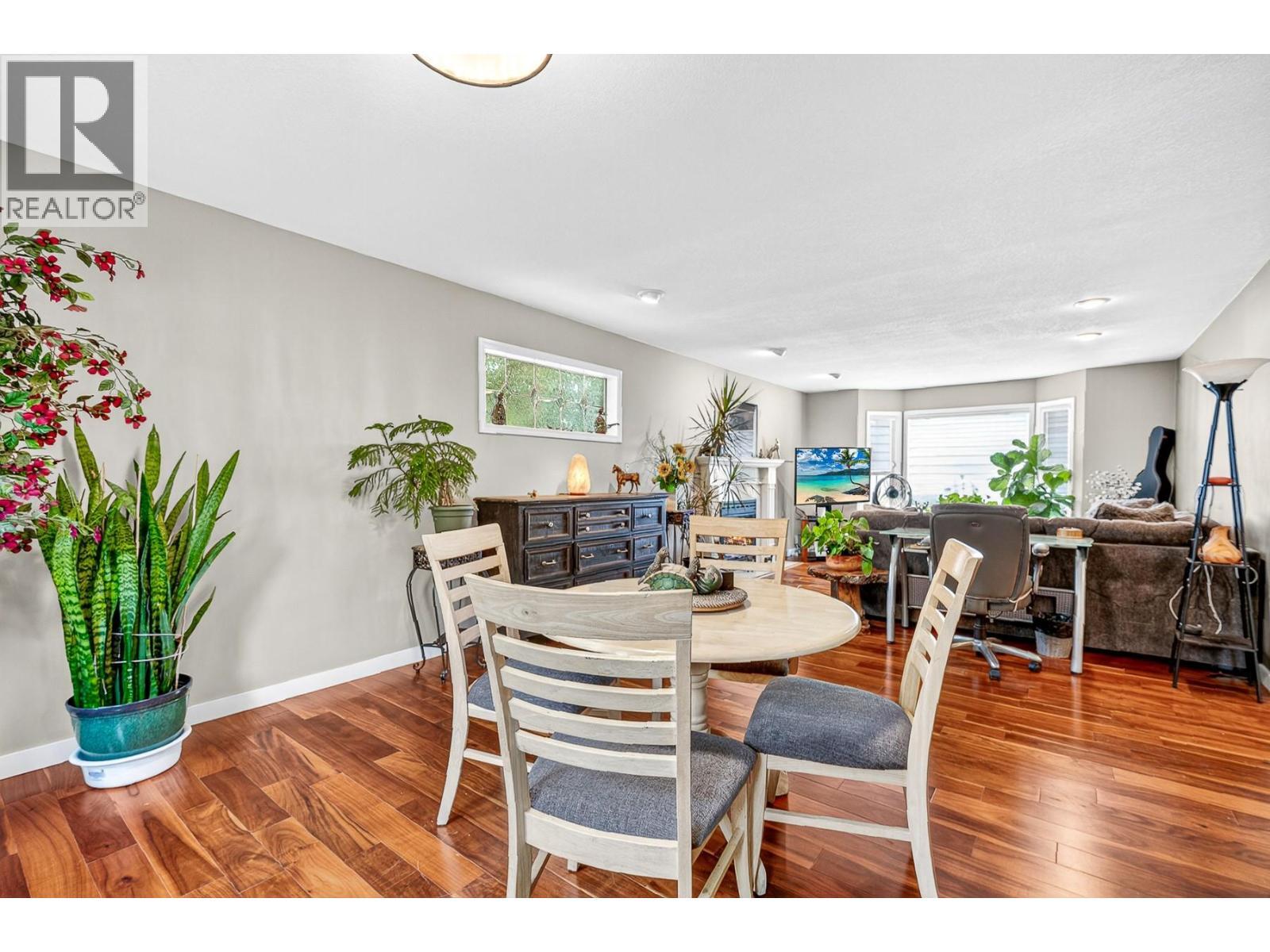 Dining Room - 4221 Wellington Drive, Vernon, BC - Indoor Photo Showing Dining Room