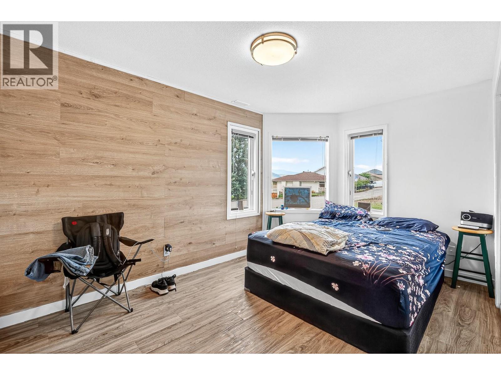 Bedroom in suite - 4221 Wellington Drive, Vernon, BC - Indoor Photo Showing Bedroom