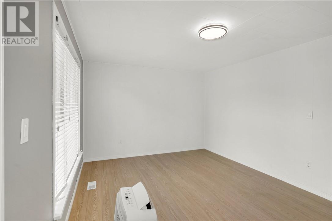 675 Brophy Street, Massey, ON - Indoor Photo Showing Other Room