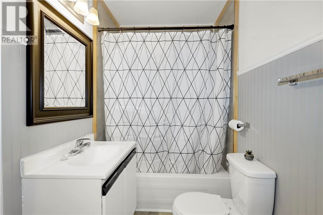 675 Brophy Street, Massey, ON - Indoor Photo Showing Bathroom