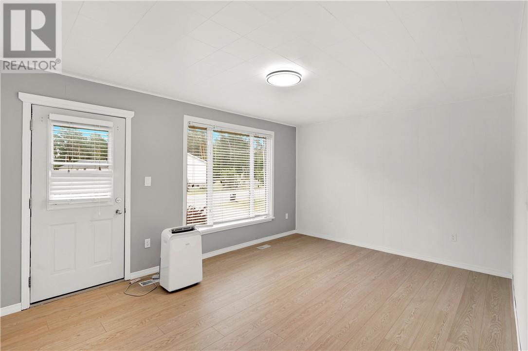 675 Brophy Street, Massey, ON - Indoor Photo Showing Other Room