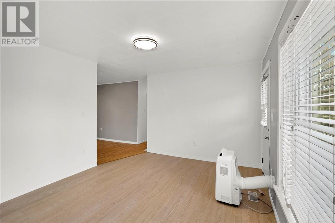 675 Brophy Street, Massey, ON - Indoor Photo Showing Other Room