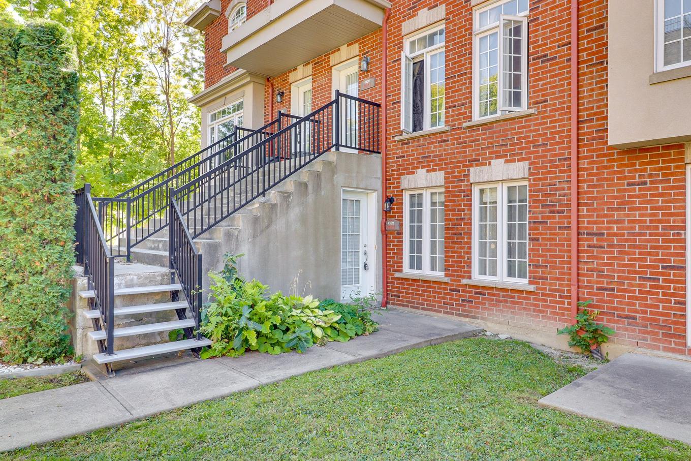 Façade - 102-8031 Boul. Lévesque E., Laval (Duvernay), QC - Outdoor