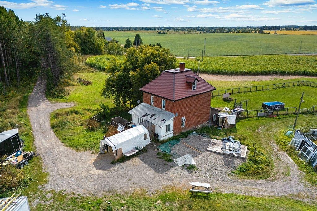 Façade - 56 Ch. Sixth Line O., Bristol, QC