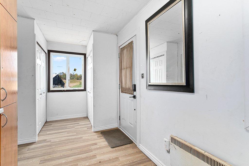 Hall d'entrée/Vestibule - 56 Ch. Sixth Line O., Bristol, QC