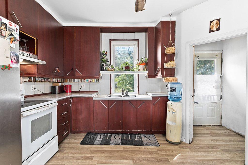 Cuisine - 56 Ch. Sixth Line O., Bristol, QC