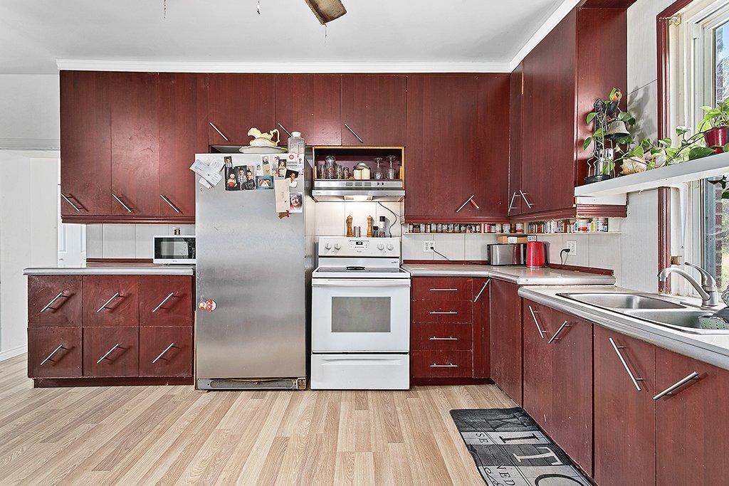 Cuisine - 56 Ch. Sixth Line O., Bristol, QC