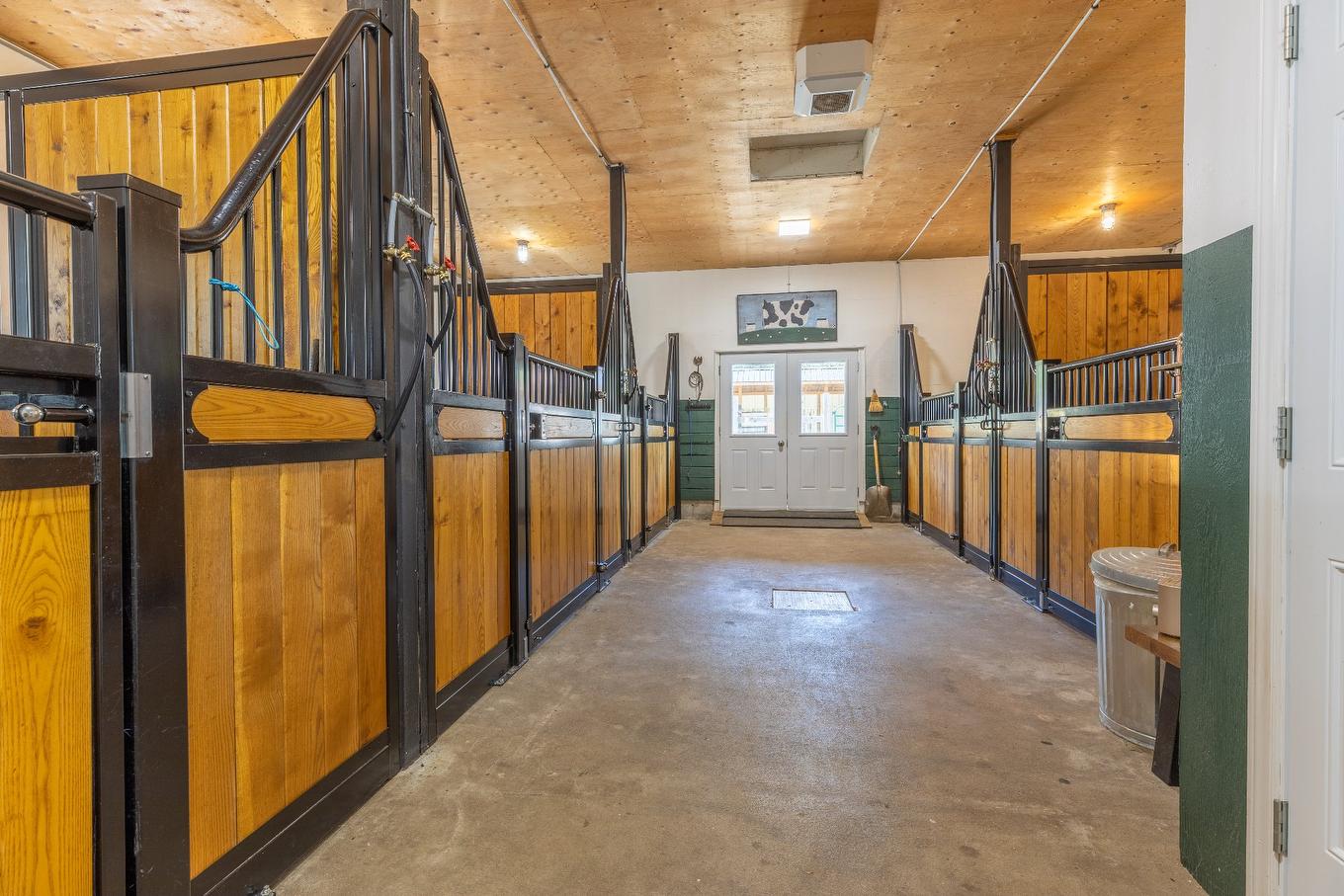 Stable - 2890 Ch. Ste-Angélique, Saint-Lazare, QC