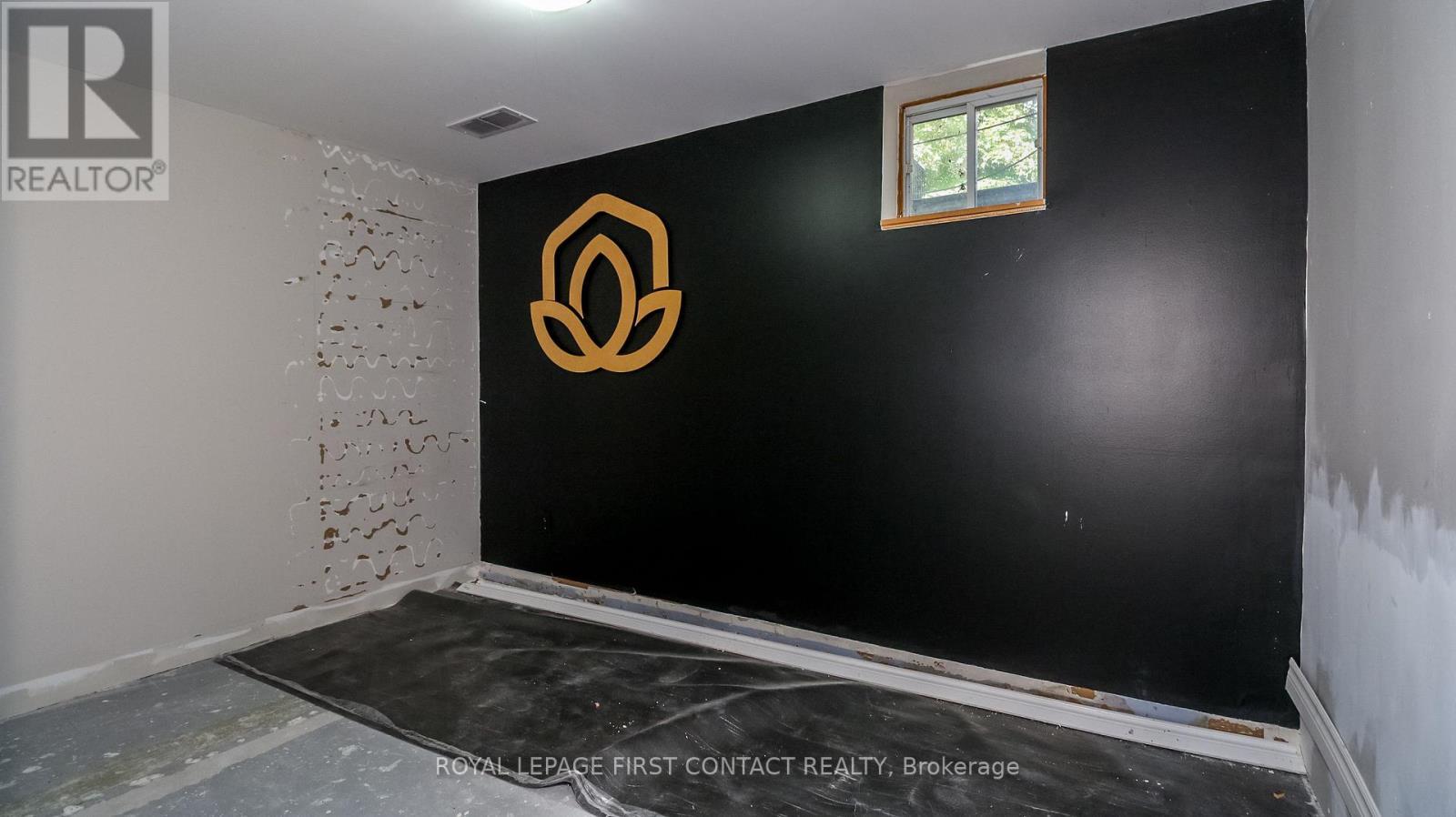 24 Howard Avenue, Tiny, ON - Indoor Photo Showing Other Room