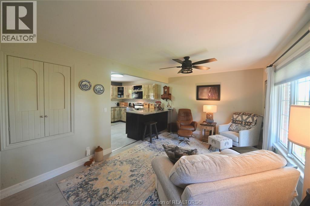 161 Queen Street, Highgate, ON - Indoor Photo Showing Bedroom