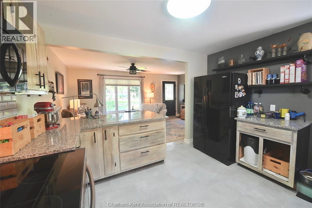 161 Queen Street, Highgate, ON - Indoor Photo Showing Kitchen